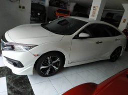 Dijual mobil Honda Civic 2.0 i-Vtec 2018 terbaik, DIY Yogyakarta  6