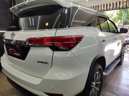 DKI Jakarta, Mobil bekas Toyota Fortuner 2.4 VRZ AT 2017 dijual  6