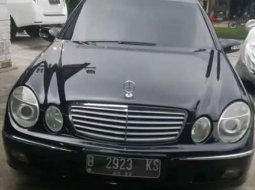 Mobil Mercedes-Benz E-Class 2002 E 240 dijual, Jawa Barat 7