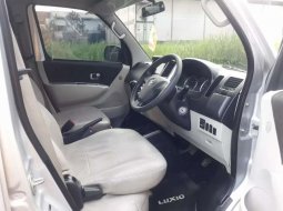 Mobil Daihatsu Luxio 2016 X dijual, Jawa Barat 3