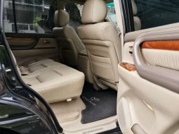 Mobil Toyota Land Cruiser 2006 terbaik di Jawa Timur 16