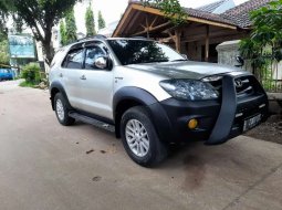 Jawa Barat, jual mobil Toyota Fortuner G Luxury 2005 dengan harga terjangkau 6