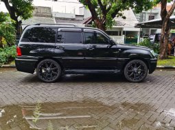 Mobil Toyota Land Cruiser 2006 terbaik di Jawa Timur 5