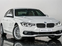 Dijual Cepat BMW 3 Series 320i 2018 di Depok 3