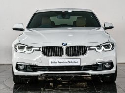 Dijual Cepat BMW 3 Series 320i 2018 di Depok 5