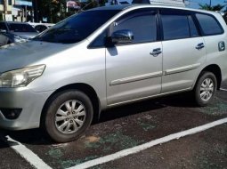 Kalimantan Barat, Toyota Kijang Innova 2.0 G 2011 kondisi terawat 2