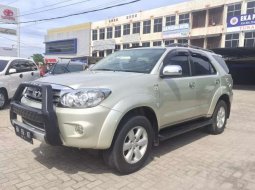 Mobil Toyota Fortuner 2011 G terbaik di Riau 2