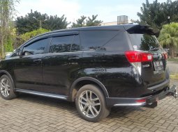 Jual mobil Toyota Kijang Innova 2.4 Diesel G AT Upgrade Venturer 2019 di Bekasi 5