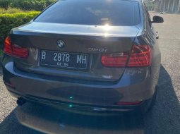 Jual Mobil BMW 3 Series 320i 2013 Terawat di Bekasi 7