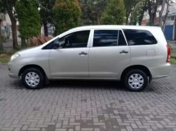 Jual mobil Toyota Kijang Innova E 2.0 2006 bekas, Jawa Timur 3