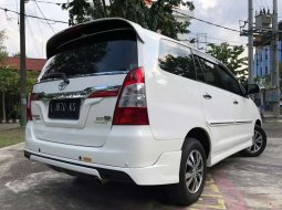 Jual mobil Toyota Kijang Innova V Luxury 2015 bekas, Jawa Timur 14