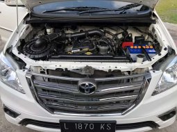 Jual mobil Toyota Kijang Innova V Luxury 2015 bekas, Jawa Timur 10