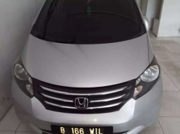 Jual mobil bekas murah Honda Freed PSD 2010 di Banten 3