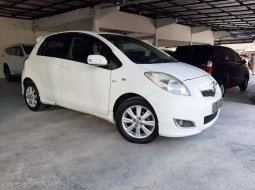 Mobil Toyota Yaris 2009 E terbaik di Bali 2