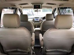 Jual mobil Toyota Kijang Innova V Luxury 2015 bekas, Jawa Timur 4