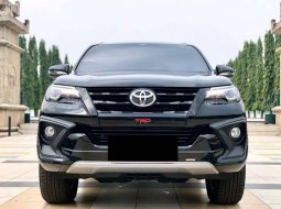 Sumatra Selatan, Toyota Fortuner VRZ 2017 kondisi terawat 4