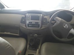 Dijual Mobil Toyota Kijang Innova V 2013 di Bekasi 4