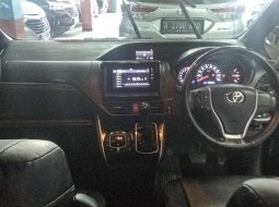 Dijual Mobil Bekas Toyota Voxy 2018 di DKI Jakarta 4