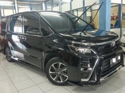Dijual Mobil Bekas Toyota Voxy 2018 di DKI Jakarta 2