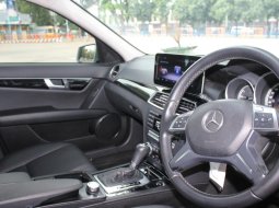 Dijual cepat Mercedes-Benz C-Class C200 CGI 2011 di DKI Jakarta 2