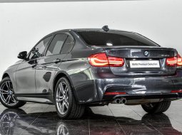 Dijual mobil BMW 3 Series 330i 2019 di Depok 4