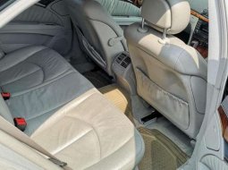 Mobil Mercedes-Benz E-Class 2005 260 dijual, Jawa Timur 7