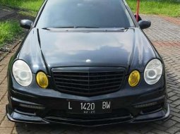 Mobil Mercedes-Benz E-Class 2005 260 dijual, Jawa Timur 5