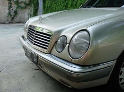 Jawa Tengah, Mercedes-Benz E-Class E 320 1996 kondisi terawat 4