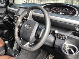 Dijual cepat mobil Toyota Sienta V 2017 di Depok 5