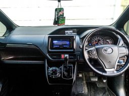 Jual Mobil Bekas Toyota Voxy 2017 di Depok 5