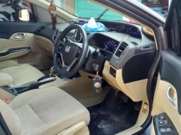 Mobil Honda Civic 2012 1.8 terbaik di Jawa Timur 5