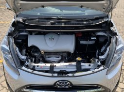 Dijual mobil Toyota Sienta Tipe G 1.5 Manual 2017 Silver, Jawa Tengah 3