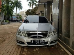 Dijual Mobil Mercedes-Benz E Class E 250 Avangarde CGI 2010 di DKI Jakarta 7