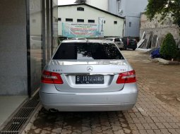 Dijual Mobil Mercedes-Benz E Class E 250 Avangarde CGI 2010 di DKI Jakarta 6