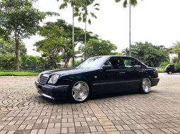 Jual mobil Mercedes-Benz E-Class E 320 1997 bekas, Banten 12