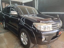 Dijual Cepat Mobil Toyota Fortuner 2.5 G Matic 2010 Hitam di DKI Jakarta 9