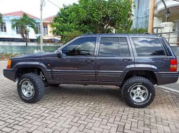 Lampung, jual mobil Jeep Cherokee Limited 2000 dengan harga terjangkau 1
