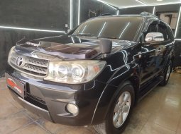 Dijual Cepat Mobil Toyota Fortuner G 2010 Hitam di DKI Jakarta 4