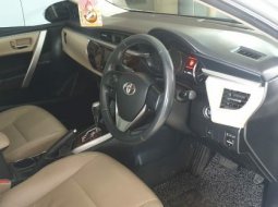 Jua Mobil Toyota Corolla Altis V 2014 Terawat di Bekasi  2