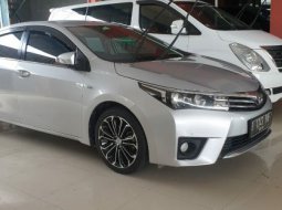 Jua Mobil Toyota Corolla Altis V 2014 Terawat di Bekasi  1