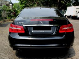 Dijual Mobil Mercedes-Benz E-Class E250 2013 Coupe Hitam di DKI Jakarta 5