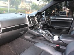 Dijual cepat mobil Porsche Cayenne 3.6 AT 2012 Hitam, DKI Jakarta 2