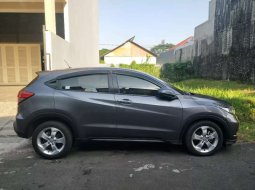 Mobil Honda HR-V 2015 E CVT terbaik di Jawa Timur 3