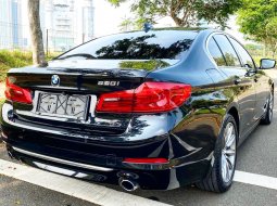 Dijual cepat mobil BMW 5 Series 520i LUXURY G30 2018 di Tangerang 9