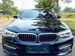 Dijual cepat mobil BMW 5 Series 520i LUXURY G30 2018 di Tangerang 8