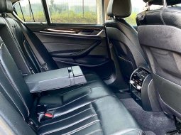 Dijual cepat mobil BMW 5 Series 520i LUXURY G30 2018 di Tangerang 6