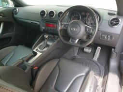 Dijual cepat mobil Audi TT 2.0 TFSI Coupe 2011 Jawa Timur 3