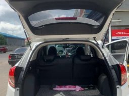 Jual mobil bekas murah Honda HR-V Prestige 2017 di Pulau Riau 7