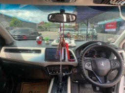 Jual mobil bekas murah Honda HR-V Prestige 2017 di Pulau Riau 4