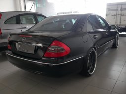 Jual Mobil Bekas Mercedes-Benz E-Class E 240 Elegant 2004 area Gunung Kidul, Yogyakarta 6